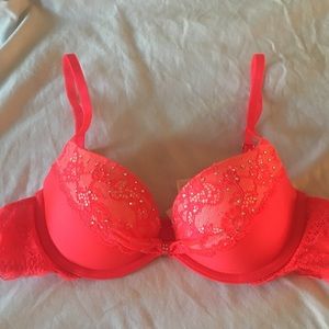 VICTORIA SECRET PUSH UP BRA NWOT